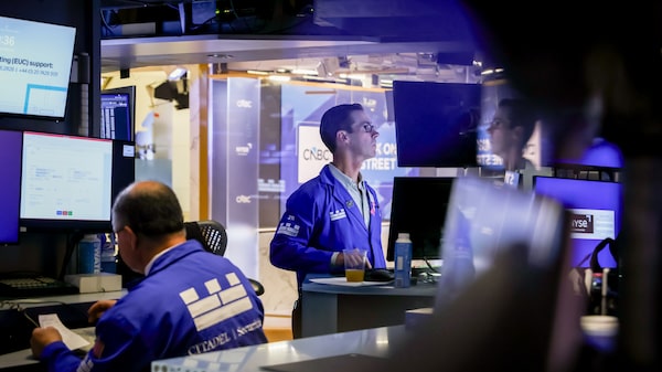 Wall Street cierra al alza tras decisión de la Fed, mientras el petróleo supera los US$115 Wall Street cierra al alza tras decisión de la Fed, mientras el petróleo supera los US$115