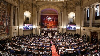 Colombia advierte riesgo de default, mientras el Congreso prepara hundimiento de la tributaria Colombia advierte riesgo de default, mientras el Congreso prepara hundimiento de la tributaria