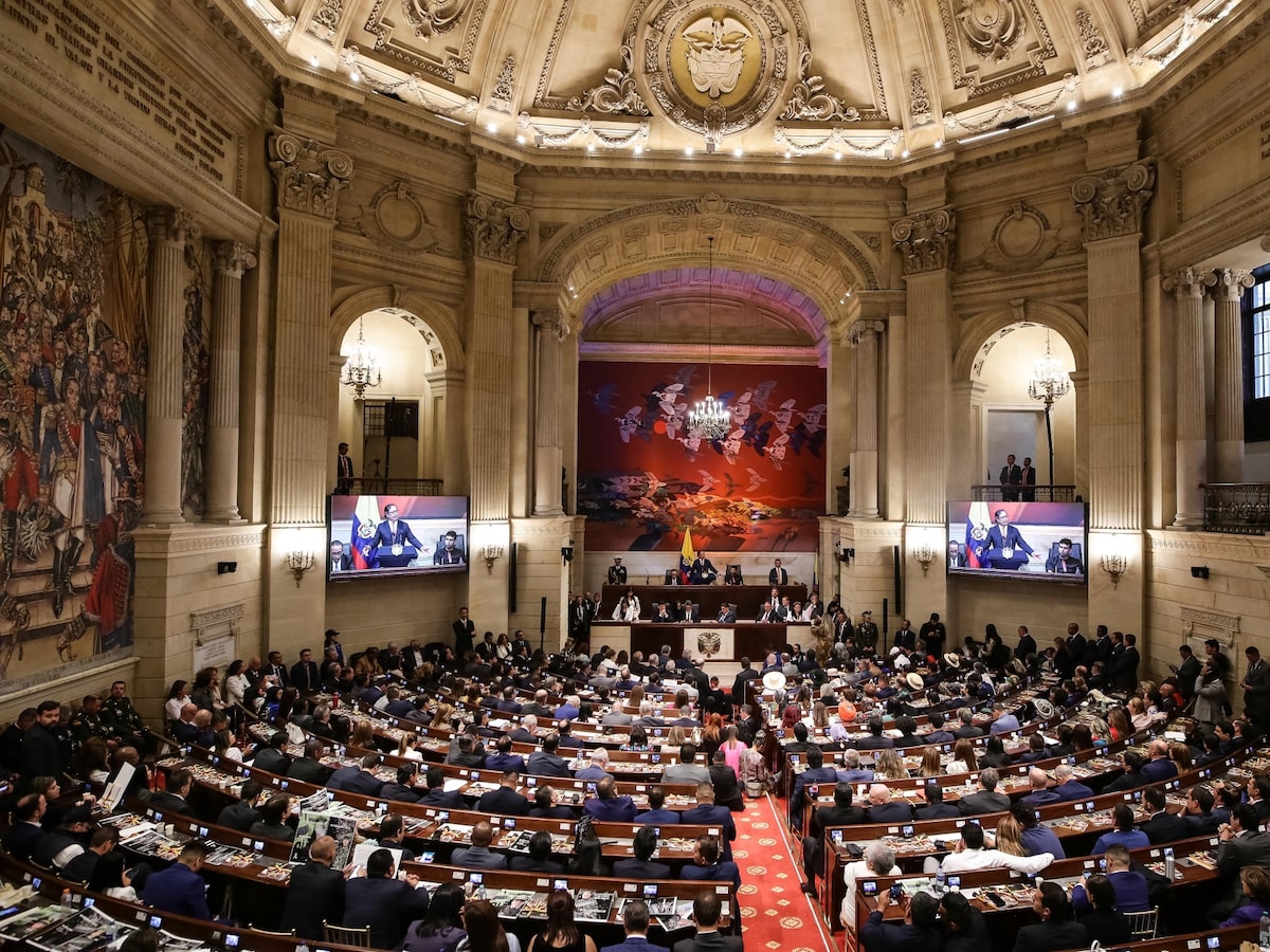 Abelardo De la Espriella en el Congreso de Colombia, buscando alianzas.