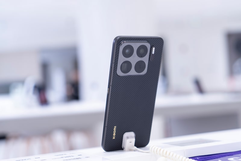 Un smartphone XIaomi 15S Pro expuesto en una tienda de Shanghai, China, el sábado 24 de mayo de 2025. Un smartphone XIaomi 15S Pro expuesto en una tienda de Shanghai, China, el sábado 24 de mayo de 2025.