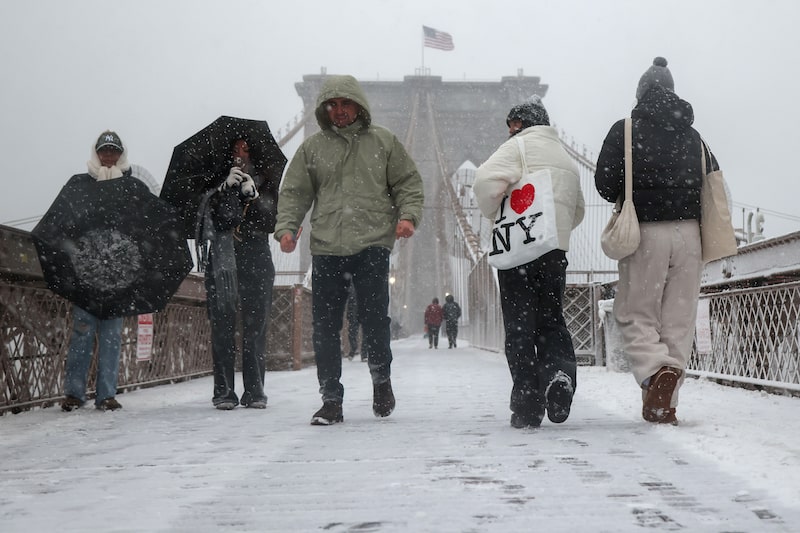 Nueva York queda aislada por tormenta invernal: hay miles de vuelos y rutas canceladas Nueva York queda aislada por tormenta invernal: hay miles de vuelos y rutas canceladas