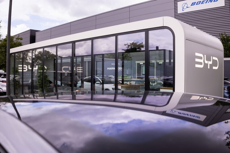 Sala de exposición de BYD Co. en Crawley, Reino Unido. Sala de exposición de BYD Co. en Crawley, Reino Unido.