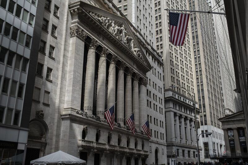 Prédio da Bolsa de Nova York, que está fechada hoje (4 de abril de 2023) em razão de feriado (Victor J. Blue/ Bloomberg) Prédio da Bolsa de Nova York, que está fechada hoje (4 de abril de 2023) em razão de feriado (Victor J. Blue/ Bloomberg)