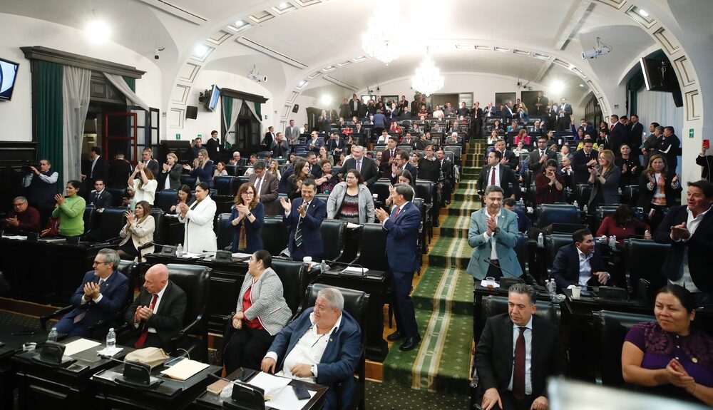 Senadores dictaminan la reforma judicial en una sede alterna Senadores dictaminan la reforma judicial en una sede alterna