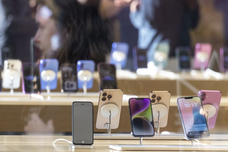 As remessas de iPhones da Índia para os EUA se aceleraram depois que Trump anunciou seus planos para as chamadas tarifas “recíprocas” em fevereiro. As remessas de iPhones da Índia para os EUA se aceleraram depois que Trump anunciou seus planos para as chamadas tarifas “recíprocas” em fevereiro.
