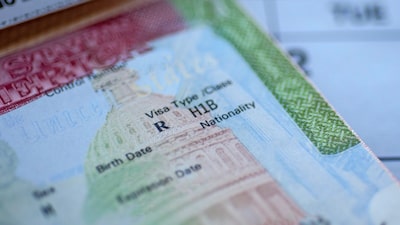 Donald Trump ordena mayor escrutinio a visados H-1B por posibles vínculos con censura Donald Trump ordena mayor escrutinio a visados H-1B por posibles vínculos con censura