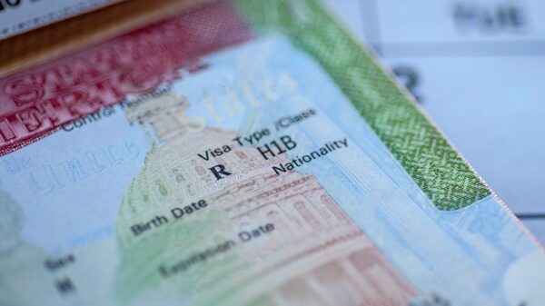 Donald Trump ordena mayor escrutinio a visados H-1B por posibles vínculos con censura Donald Trump ordena mayor escrutinio a visados H-1B por posibles vínculos con censura