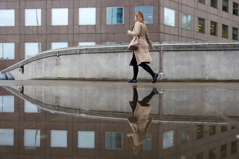 Mulheres no mercado de trabalho se beneficiam de flexibilidade das empresas - e a sociedade dessas condições, segundo estudos Mulheres no mercado de trabalho se beneficiam de flexibilidade das empresas - e a sociedade dessas condições, segundo estudos