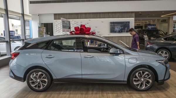 GM faz cortes na China e estuda mudanças na operação com o avanço de marcas locais GM faz cortes na China e estuda mudanças na operação com o avanço de marcas locais