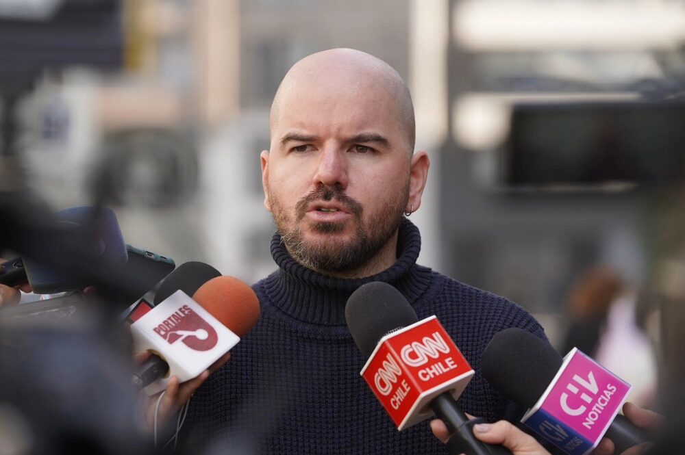 Giorgio Jackson, ministro de Desarrollo Social, declarando a la prensa en mayo de 2023. Foto: Twitter de Giorgio Jackson Giorgio Jackson, ministro de Desarrollo Social, declarando a la prensa en mayo de 2023. Foto: Twitter de Giorgio Jackson