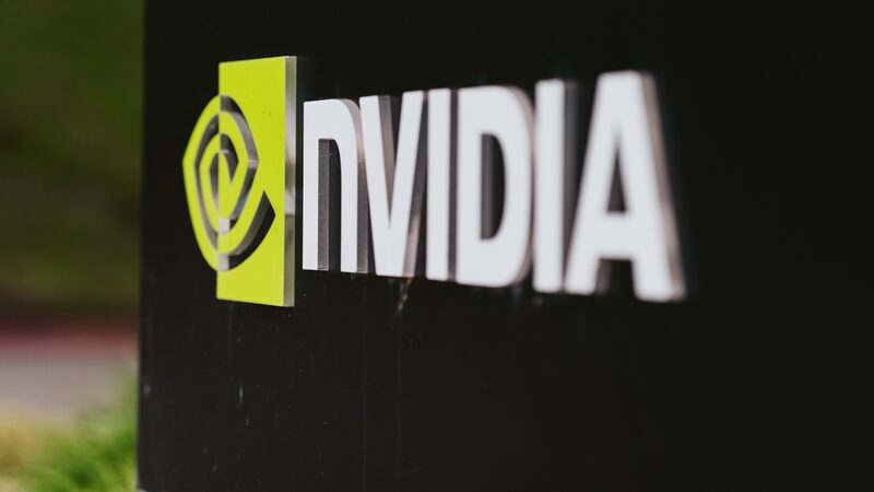 O que são os chips B300 da Nvidia e por que eles chamam a atenção internacional O que são os chips B300 da Nvidia e por que eles chamam a atenção internacional
