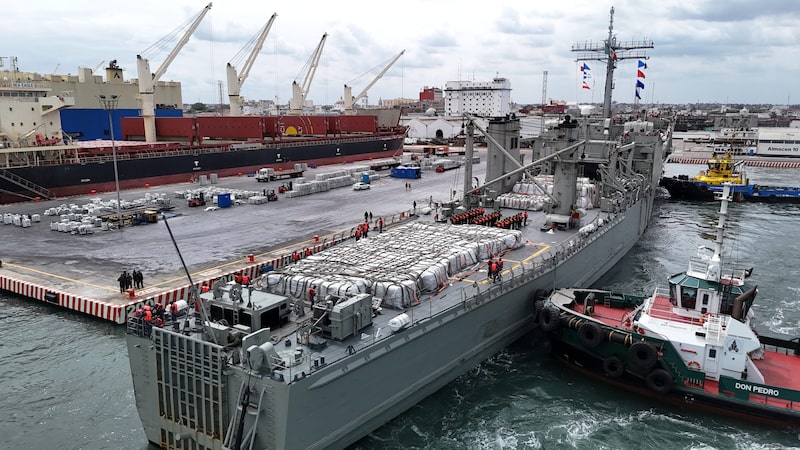 Buque de la Armada de México con un nuevo cargamento de ayuda humanitaria para Cuba. Buque de la Armada de México con un nuevo cargamento de ayuda humanitaria para Cuba.