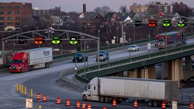 Trump amenaza con aranceles de represalia del 100% contra Canadá Trump amenaza con aranceles de represalia del 100% contra Canadá