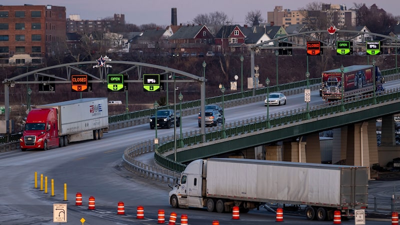 Trump amenaza con aranceles de represalia del 100% contra Canadá Trump amenaza con aranceles de represalia del 100% contra Canadá