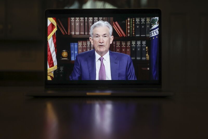 Jerome Powell, Director Ejecutivo de la Reserva Federal de EE. UU. presenta su discurso virtualmente durante el Simposio Economico de Jackson Hole desde Tiskilwa, Illinois, EE.UU. Jerome Powell, Director Ejecutivo de la Reserva Federal de EE. UU. presenta su discurso virtualmente durante el Simposio Economico de Jackson Hole desde Tiskilwa, Illinois, EE.UU.