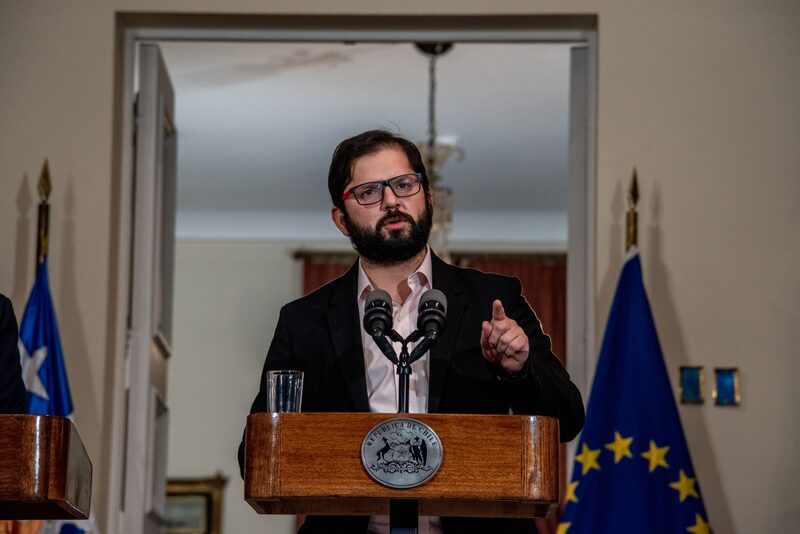 Gabriel Boric, presidente do Chile, rebate acusações sem provas de Bolsonaro feitas em debate na TV Gabriel Boric, presidente do Chile, rebate acusações sem provas de Bolsonaro feitas em debate na TV