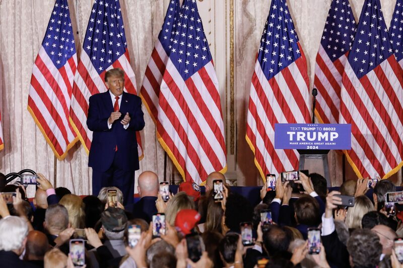 O ex-presidente Donald Trump em Mar-a-Lago, na Flórida, ao anunciar no último dia 15 de novembro que vai concorrer de novo à Casa Branca em 2024 (Eva Marie Uzcategui/Bloomberg) O ex-presidente Donald Trump em Mar-a-Lago, na Flórida, ao anunciar no último dia 15 de novembro que vai concorrer de novo à Casa Branca em 2024 (Eva Marie Uzcategui/Bloomberg)