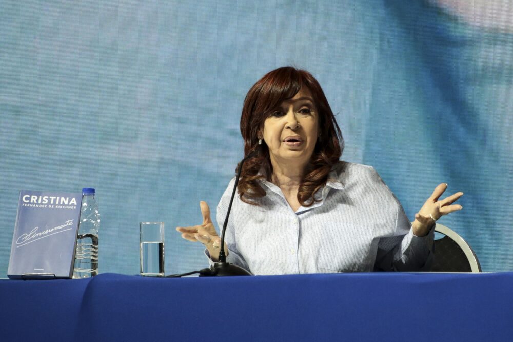 Vicepresidenta de Argentina y expresidenta en los mandatos 2007-2011 y 2011-2015 Vicepresidenta de Argentina y expresidenta en los mandatos 2007-2011 y 2011-2015