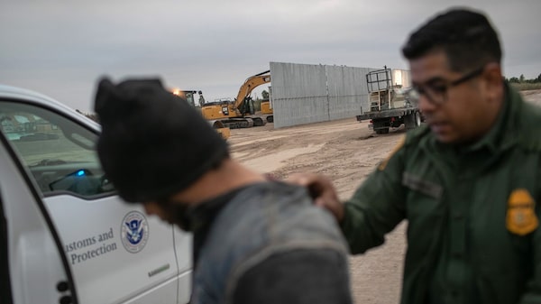 Tribunal de EE.UU. levanta suspensión y habilita deportaciones rápidas de migrantes indocumentados Tribunal de EE.UU. levanta suspensión y habilita deportaciones rápidas de migrantes indocumentados
