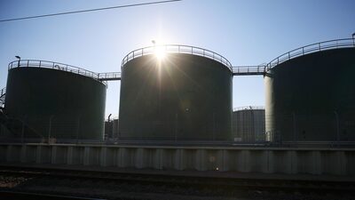 Petróleo segue em queda com receios pela recessão fortalecendo o dólar Petróleo segue em queda com receios pela recessão fortalecendo o dólar