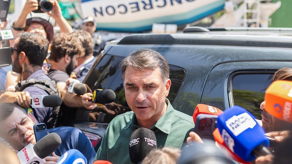 Irmãos Moreira Salles destoam de empresários e se opõem a Flávio Bolsonaro Irmãos Moreira Salles destoam de empresários e se opõem a Flávio Bolsonaro
