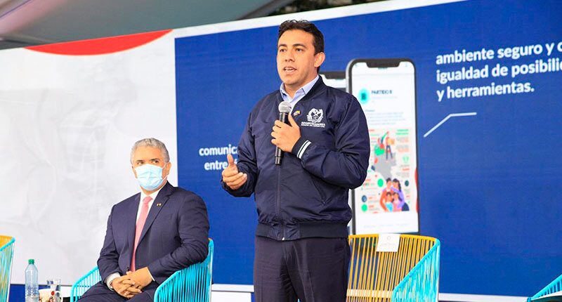 Este funcionario fue galardonado como el mejor servidor público por el presidente Iván Duque el año pasado. Este funcionario fue galardonado como el mejor servidor público por el presidente Iván Duque el año pasado.