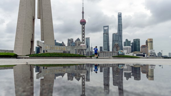 China prueba la mayor nave nodriza del mundo y acelera capacidad de lanzar enjambres armados China prueba la mayor nave nodriza del mundo y acelera capacidad de lanzar enjambres armados