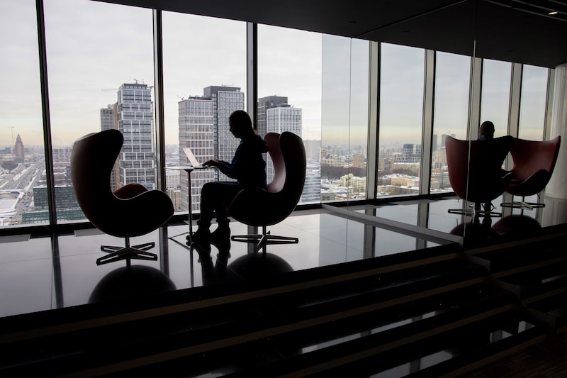 IA representou cerca de 16% de todos os certificados concedidos no ano passado, ante pouco mais de 1% em 2022, segundo dados do Burning Glass Institute. (Foto: Andrey Rudakov/Bloomberg) IA representou cerca de 16% de todos os certificados concedidos no ano passado, ante pouco mais de 1% em 2022, segundo dados do Burning Glass Institute. (Foto: Andrey Rudakov/Bloomberg)