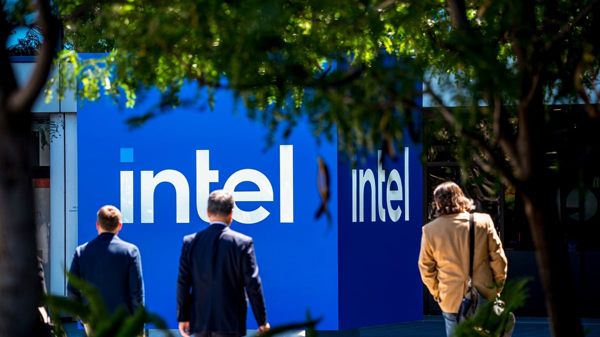Grande aposta da empresa é no universo das CPUs, espaço em que a Intel detém predominância, e para inferência, a fase posterior ao treinamento das IAs (Foto: David Paul Morris/Bloomberg)