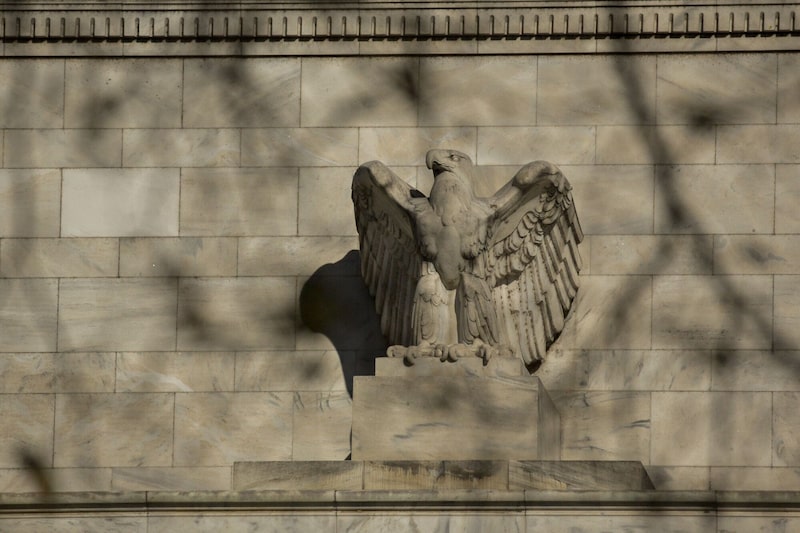 Los estrategas ahora predicen que la Reserva Federal ajustará su política solo una vez este año Los estrategas ahora predicen que la Reserva Federal ajustará su política solo una vez este año