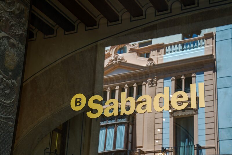 Una sucursal de Banco Sabadell en España. Una sucursal de Banco Sabadell en España.