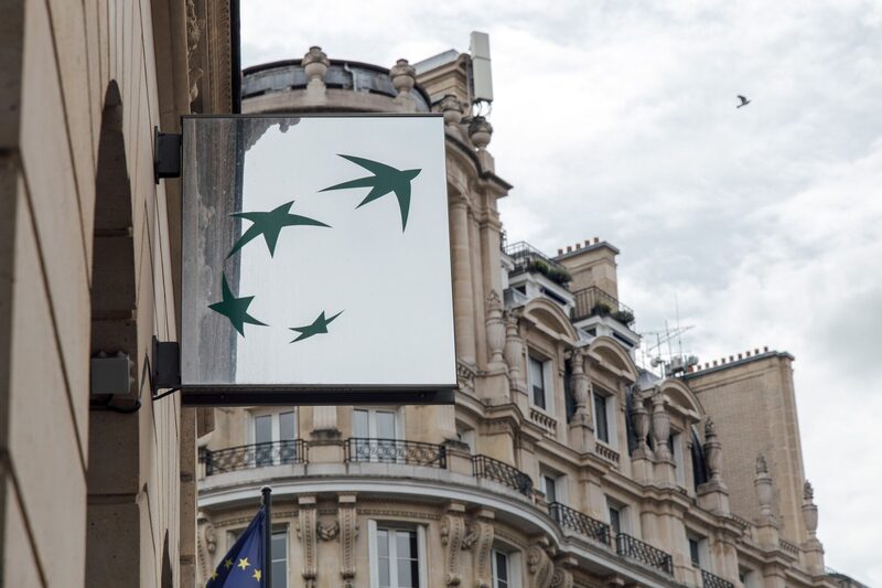 Una sucursal bancaria de BNP Paribas SA en París, Francia. Una sucursal bancaria de BNP Paribas SA en París, Francia.