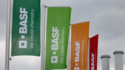 Bancos estruturam € 4 bi para compra de unidade da BASF pelo Carlyle, dizem fontes Bancos estruturam € 4 bi para compra de unidade da BASF pelo Carlyle, dizem fontes