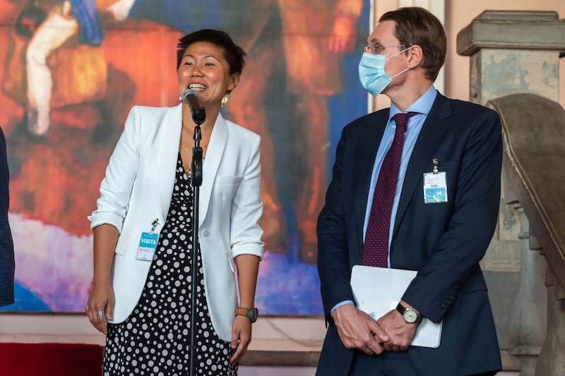 Joyce Wong, directora del equipo del FMI que estuvo cinco días en Honduras, y el representante residente Christian Henn, este viernes en Casa Presidencial. Joyce Wong, directora del equipo del FMI que estuvo cinco días en Honduras, y el representante residente Christian Henn, este viernes en Casa Presidencial.