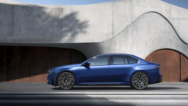 Com recarga em 10 minutos, BMW aposta no Série 3 elétrico para competir com Tesla e BYD Com recarga em 10 minutos, BMW aposta no Série 3 elétrico para competir com Tesla e BYD