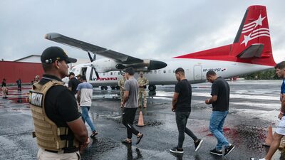 EE.UU. anuncia millonaria suma para financiar más vuelos de deportación desde Panamá EE.UU. anuncia millonaria suma para financiar más vuelos de deportación desde Panamá