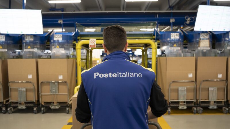 Itália fortalece ‘campeão nacional’ com entrada da Poste na Telecom Italia Itália fortalece ‘campeão nacional’ com entrada da Poste na Telecom Italia