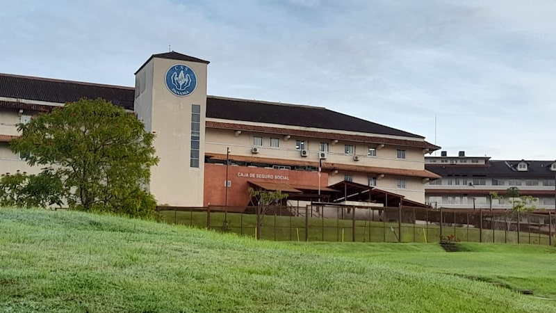 La reducción progresiva de los cotizantes activos en el sistema de seguridad social, el agotamiento en 2024 de la reserva total del programa y el incremento acelerado de nuevas pensiones crearán una fuerte presión en el creciente gasto del Fondo de Invalidez, Vejez y Muerte de la CSS. La reducción progresiva de los cotizantes activos en el sistema de seguridad social, el agotamiento en 2024 de la reserva total del programa y el incremento acelerado de nuevas pensiones crearán una fuerte presión en el creciente gasto del Fondo de Invalidez, Vejez y Muerte de la CSS.