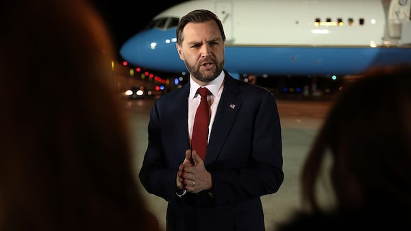 EE.UU. promete mantener las tropas en el Golfo Pérsico antes de las conversaciones con Irán EE.UU. promete mantener las tropas en el Golfo Pérsico antes de las conversaciones con Irán