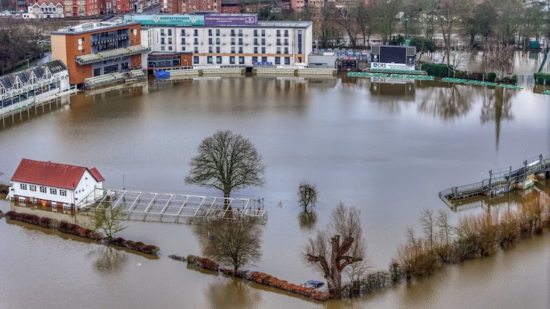 Las aguas de la inundación cubren Worcester, Inglaterra, en febrero de 2026. Fotógrafo: Christopher Furlong/Getty Images Las aguas de la inundación cubren Worcester, Inglaterra, en febrero de 2026. Fotógrafo: Christopher Furlong/Getty Images