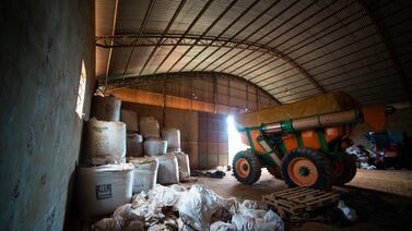 Guerra eleva custos de fertilizantes e freia expansão agrícola no Brasil Guerra eleva custos de fertilizantes e freia expansão agrícola no Brasil