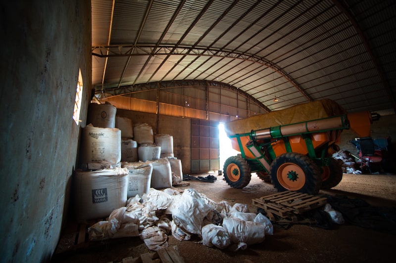 Produtores brasileiros seguram investimentos diante da disparada dos fertilizantes com a escalada da tensão no Oriente Médio. Produtores brasileiros seguram investimentos diante da disparada dos fertilizantes com a escalada da tensão no Oriente Médio.
