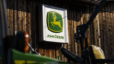 Deere prevê novo ano desafiador em 2025 com produtor ainda cauteloso  Deere prevê novo ano desafiador em 2025 com produtor ainda cauteloso