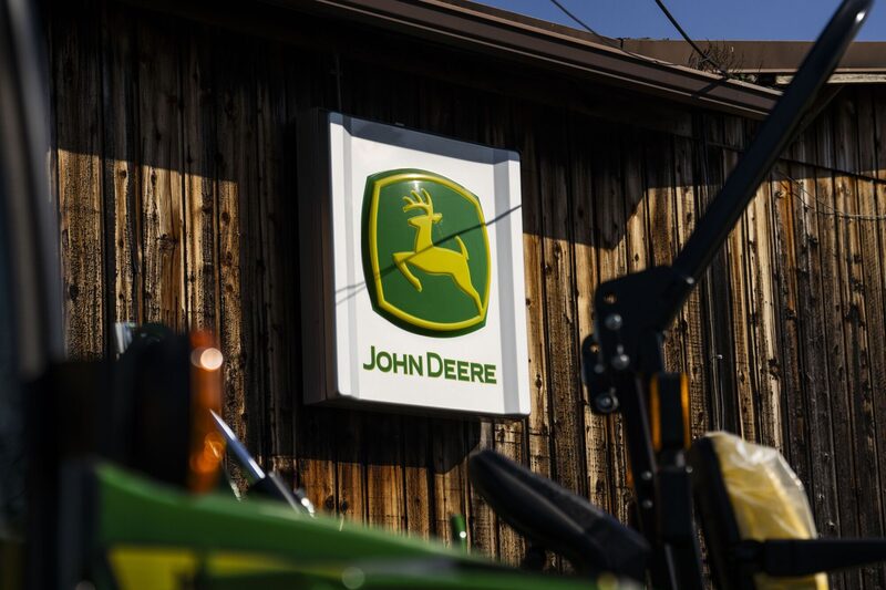 Deere disse que ainda não enxerga uma retomada do apetite de produtores por tratores novos na comparação com anos recentes Deere disse que ainda não enxerga uma retomada do apetite de produtores por tratores novos na comparação com anos recentes