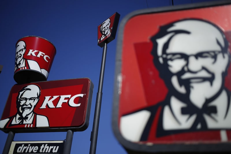 Las acciones de Yum cayeron hasta un 6,5% en las operaciones previas a la comercialización. Las acciones de Yum cayeron hasta un 6,5% en las operaciones previas a la comercialización.