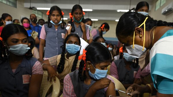 Covid: Após escassez, gigantes farmacêuticas enfrentam excesso de vacinas Covid: Após escassez, gigantes farmacêuticas enfrentam excesso de vacinas