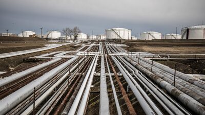 Petróleo cai com investidores pesando guerra e lockdowns na China Petróleo cai com investidores pesando guerra e lockdowns na China