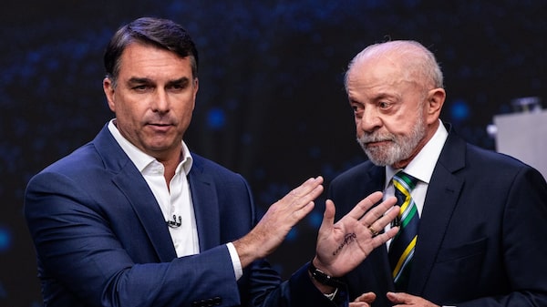 Pesquisa mostra Lula e Flávio Bolsonaro empatados a menos de uma semana das eleições Pesquisa mostra Lula e Flávio Bolsonaro empatados a menos de uma semana das eleições