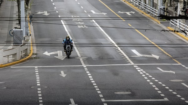 Yuan cae 1% por segundo día mientras se agrava el brote de Covid-19 en China Yuan cae 1% por segundo día mientras se agrava el brote de Covid-19 en China