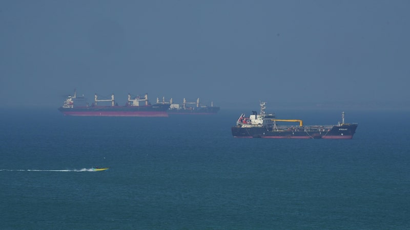 Aramco e Adnoc embarcam petróleo por Ormuz mesmo com pressão do Irã, dizem fontes Aramco e Adnoc embarcam petróleo por Ormuz mesmo com pressão do Irã, dizem fontes